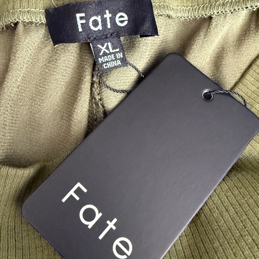 Luxe Look Satin‎ Pocketed Joggers - Olive - Picture 9 of 10